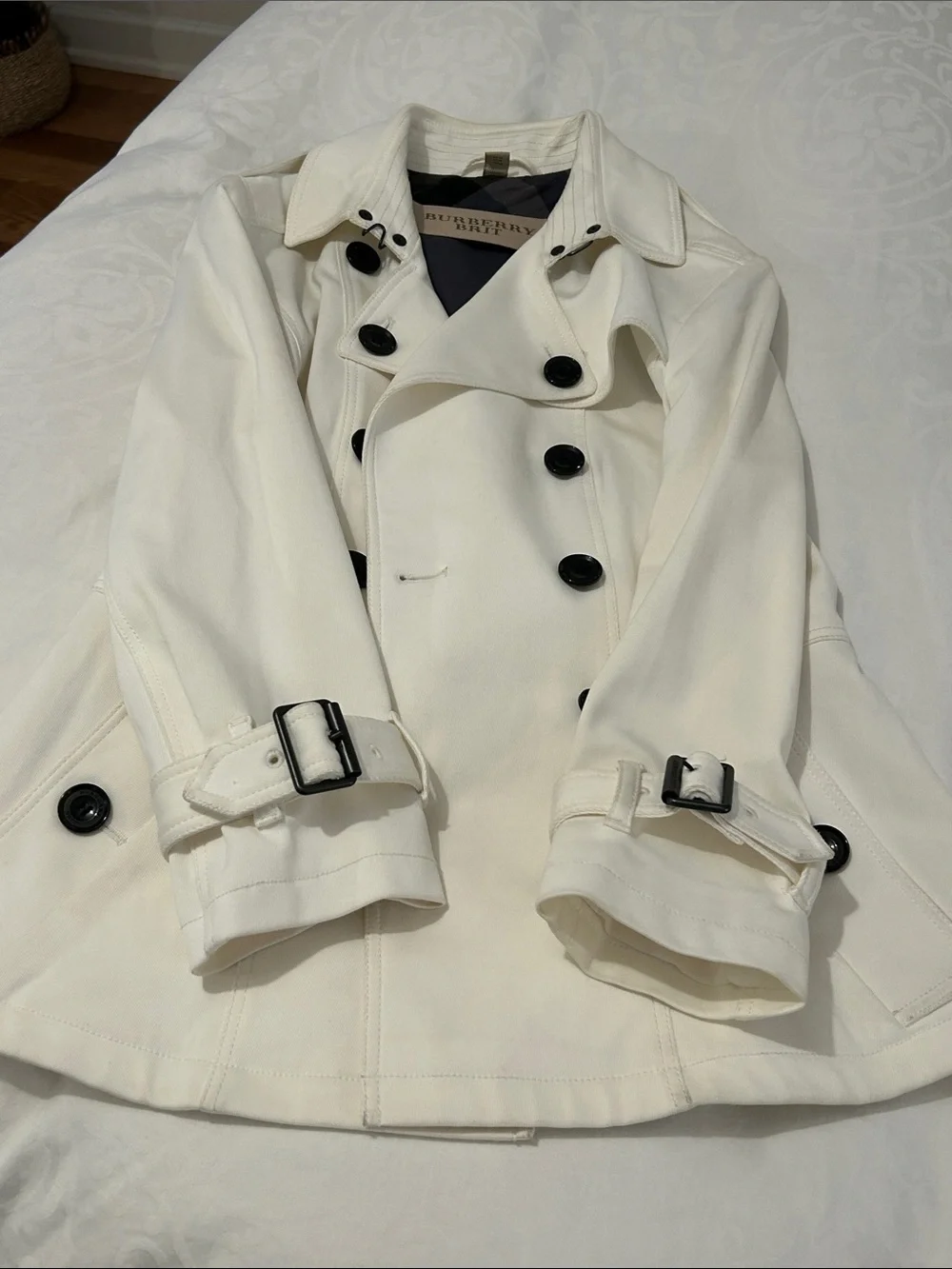 Burberry Britt Cream Double-Breasted Trench Coat with Black Buttons Sz 6 - Picture 8 of 10